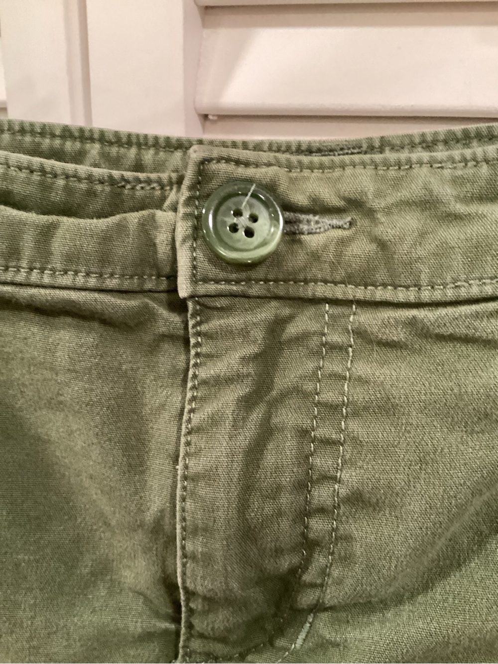 Patagonia Woman’s Olive  khaki Utility Roll Cuff Shorts 8 - Picture 8 of 11